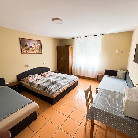 Apartman Taktik Veľký Meder Eksteriør bilde
